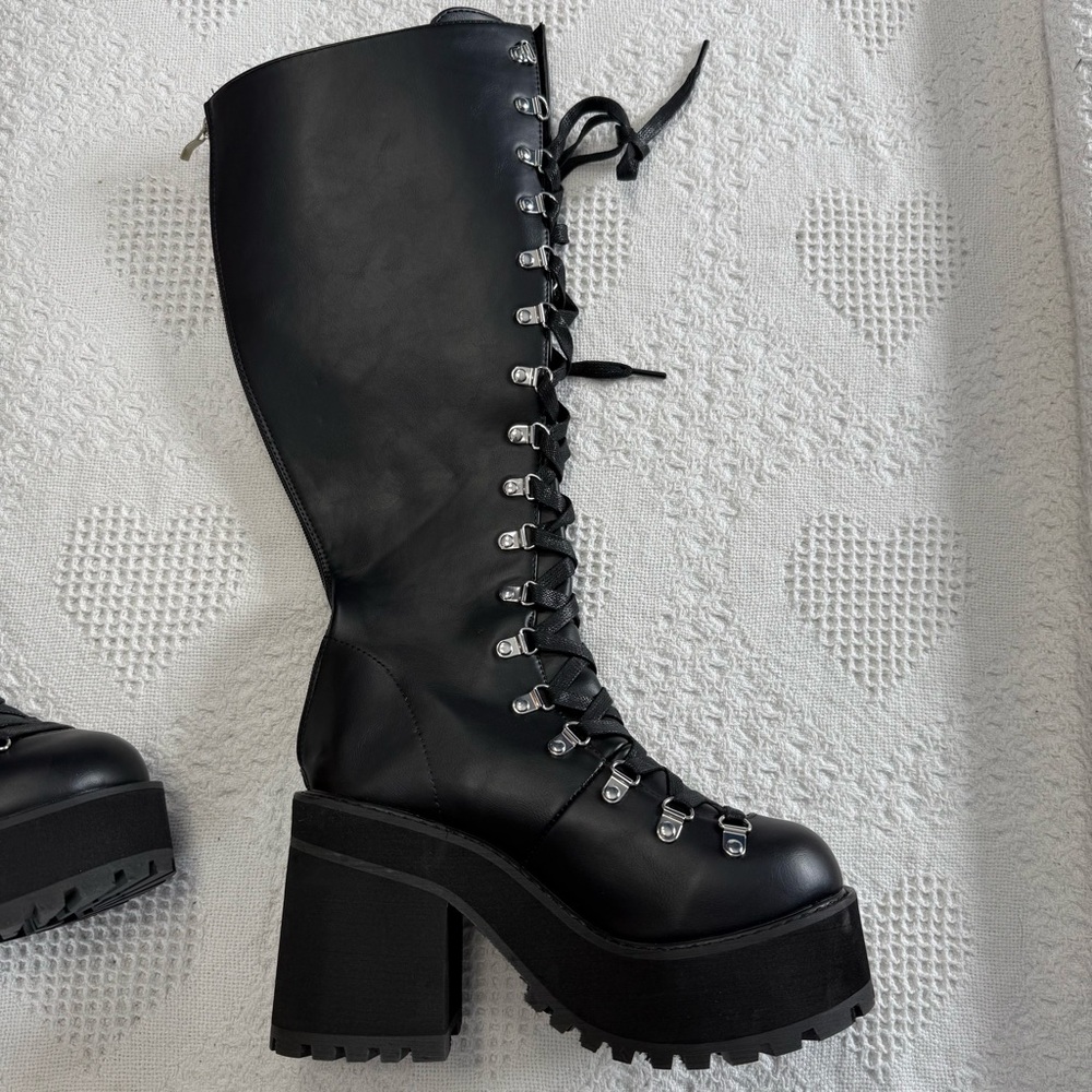 SHEIN Black Faux Leather Gothic Chunky Platform Boots (8) - Picture 5 of 15